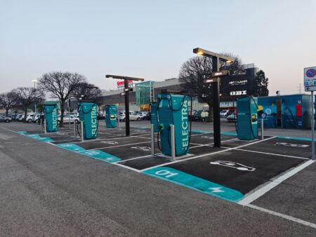 La stazione di ricarica ultraveloce più grande d’Italia: l’hub di Electra ad Affi la stazione Electra di Affi