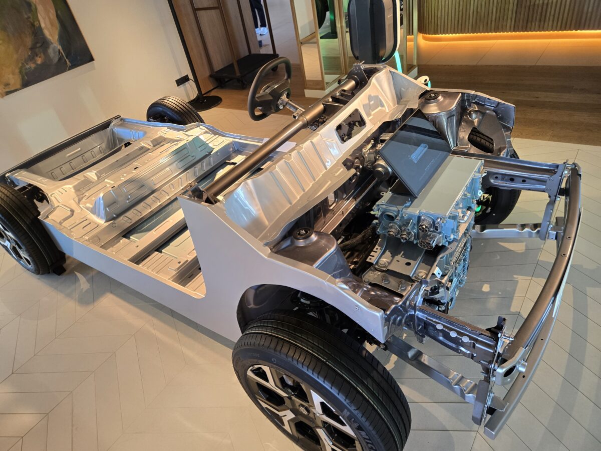 Renault 4 E-Tech Electric: come va, quanto consuma e quanto costa ...