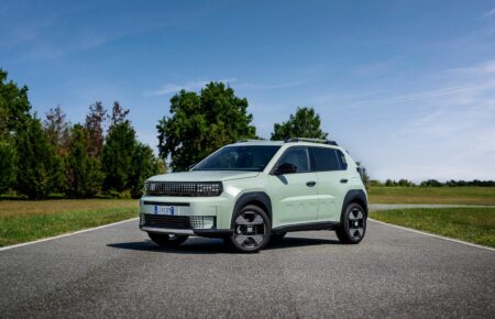 FIAT Grande Panda benzina: finalmente la versione con motore 1.2 da 100 cv, cambio manuale (e costa poco) fiat grande panda benzina