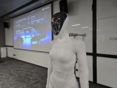 XPENG Iron Next Gen: chi (cosa) è il robot AEROHT che ha fatto impazzire il web xpeng iron