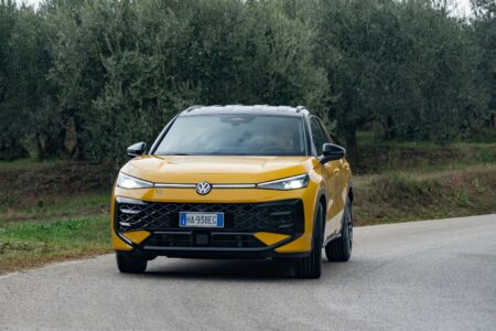Volkswagen T-Roc 2026: ora solo ibrida, ho provato il 150 cv (e presto sarà Full Hybrid) volkswagen t-roc 2026