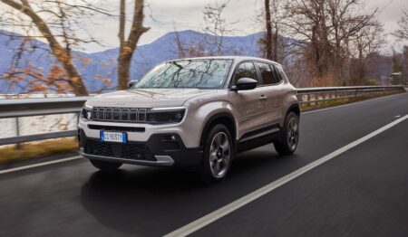 Vendite Jeep 2025: Avenger è il SUV più venduto in Italia e Compass parte col piede giusto JEEP AVENGER ICE MY25 1000x583 SLIDER MP TABLET PORTRAIT