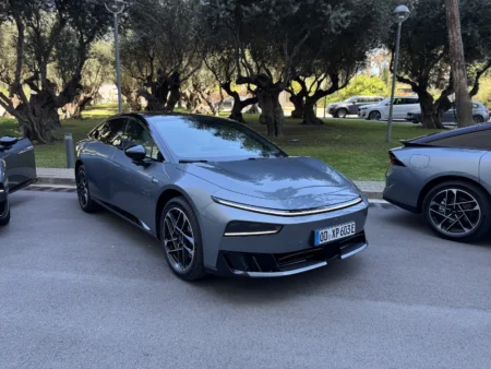 Recensione XPENG P7+, ricarica davvero in un lampo. Test consumi e prova su strada | Video xpeng p7+ long range