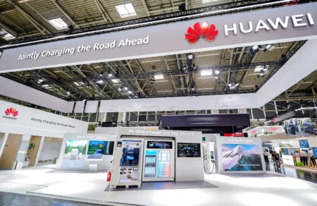 Huawei FusionCharge e la ricarica ultra-rapida con soli 50 kW di allaccio grazie all’accumulo DC integrato huawei fusion charge