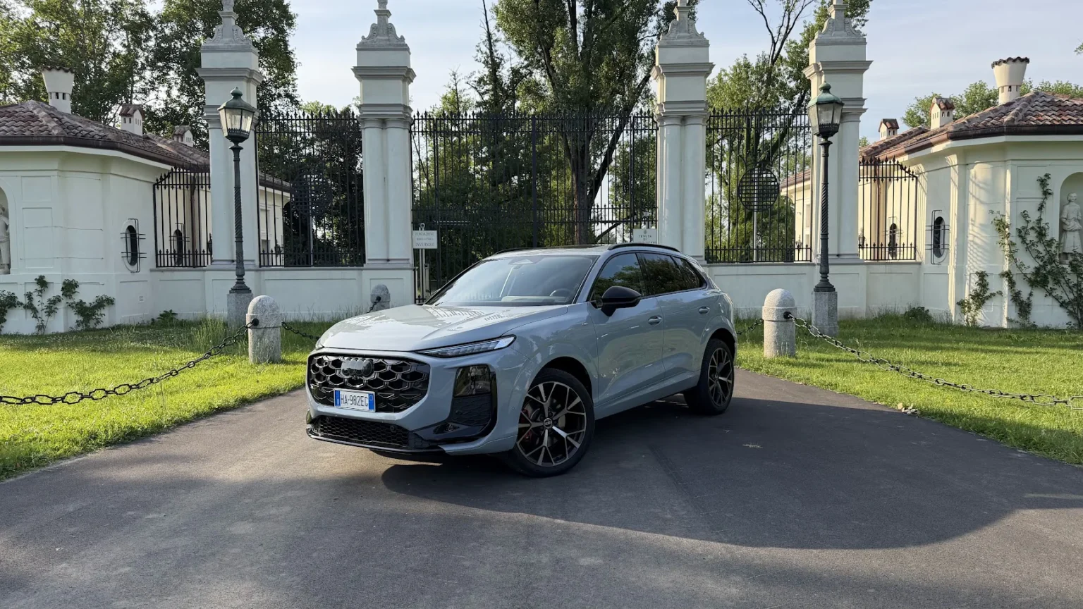Prova Audi Q3 2.0 TFSI: si guida davvero bene, ma costa tanto audi q3 2.0 tfsi 1
