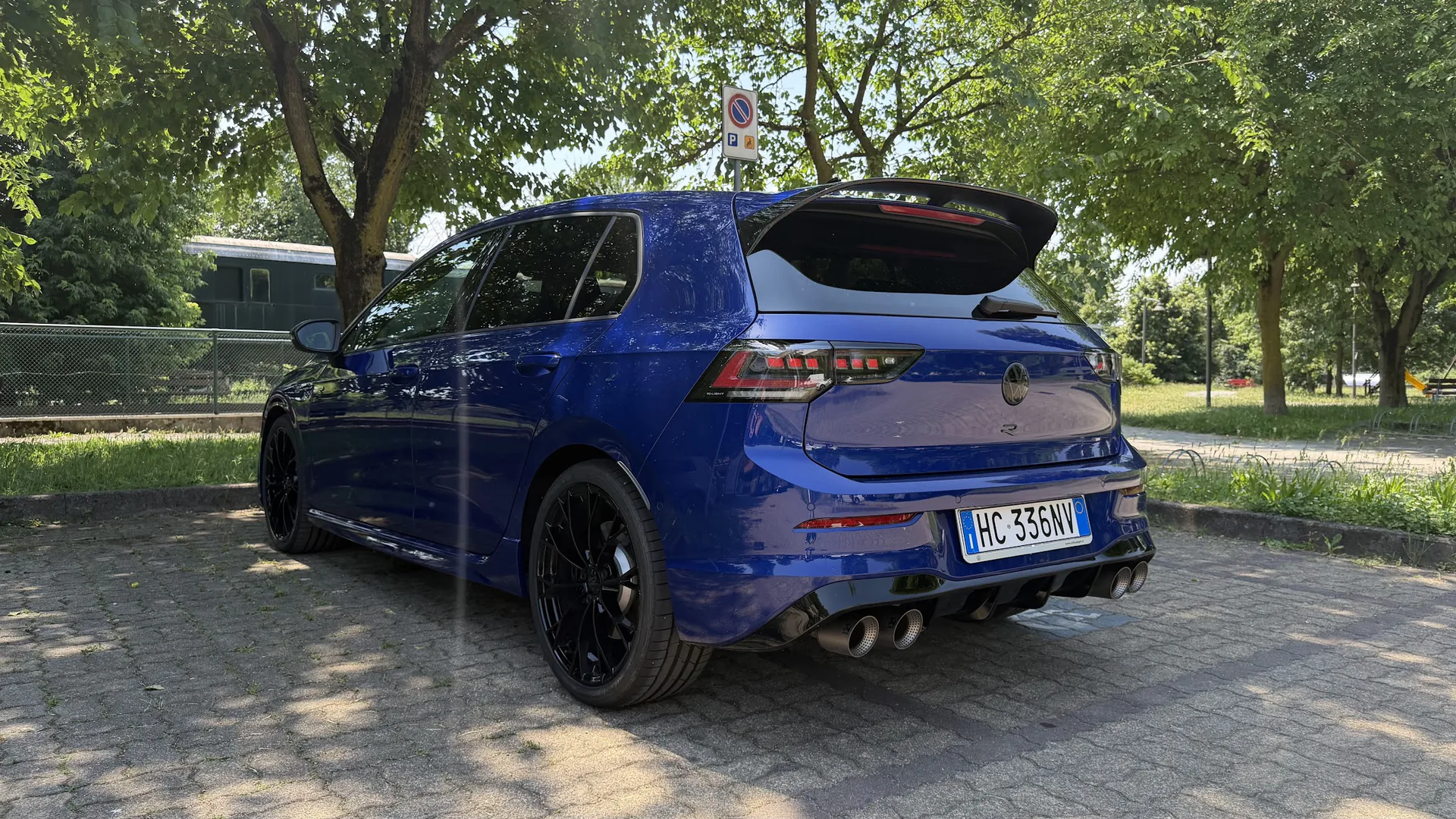 Volkswagen Golf R Black Edition