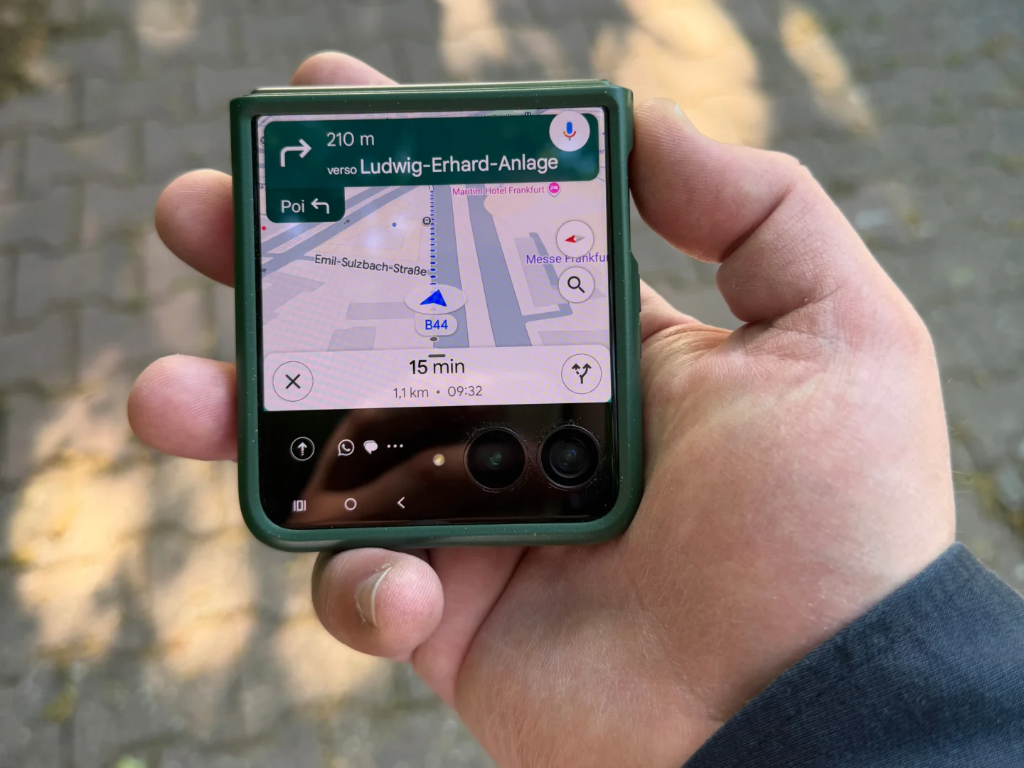 motorola razr 70 plus schermo esterno maps