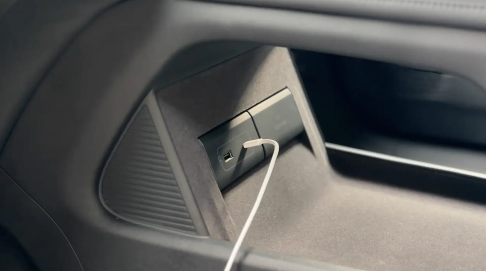 xpeng g6 usb android auto apple carplay