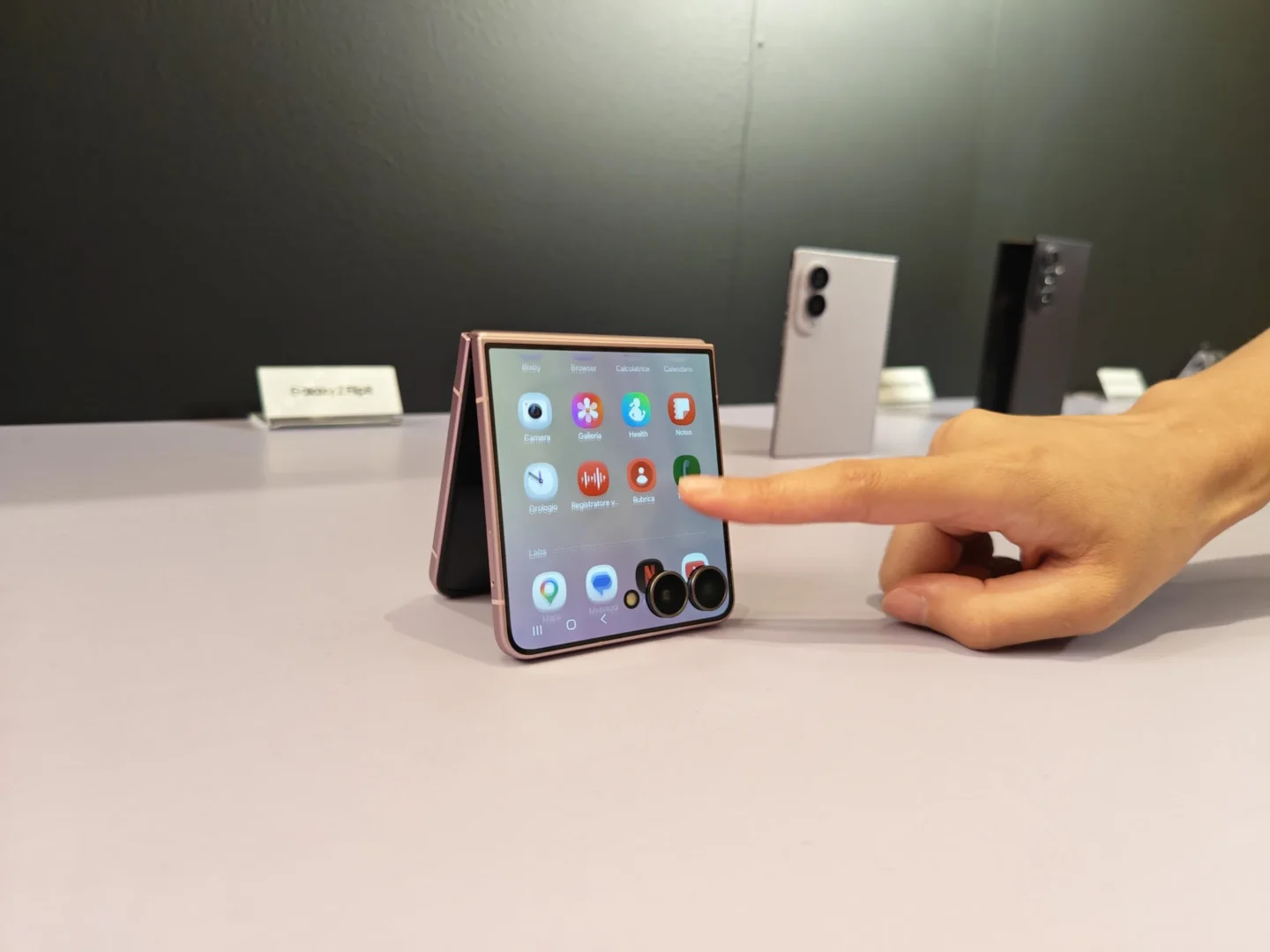 samsung galaxy flip 8 1