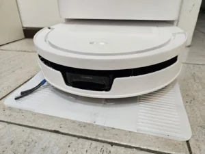 Recensione Ecovacs Deebot T90 Max Omni, il robot lavapavimenti che pulisce anche i bordi (e non si stanca mai)
