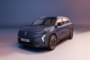 Nuova Renault Scenic 2026: più autonomia, Gemini a bordo e prezzi da 32.500 euro Nuova Renault Scenic 2026: più autonomia, Gemini a bordo e prezzi da 32.500 euro