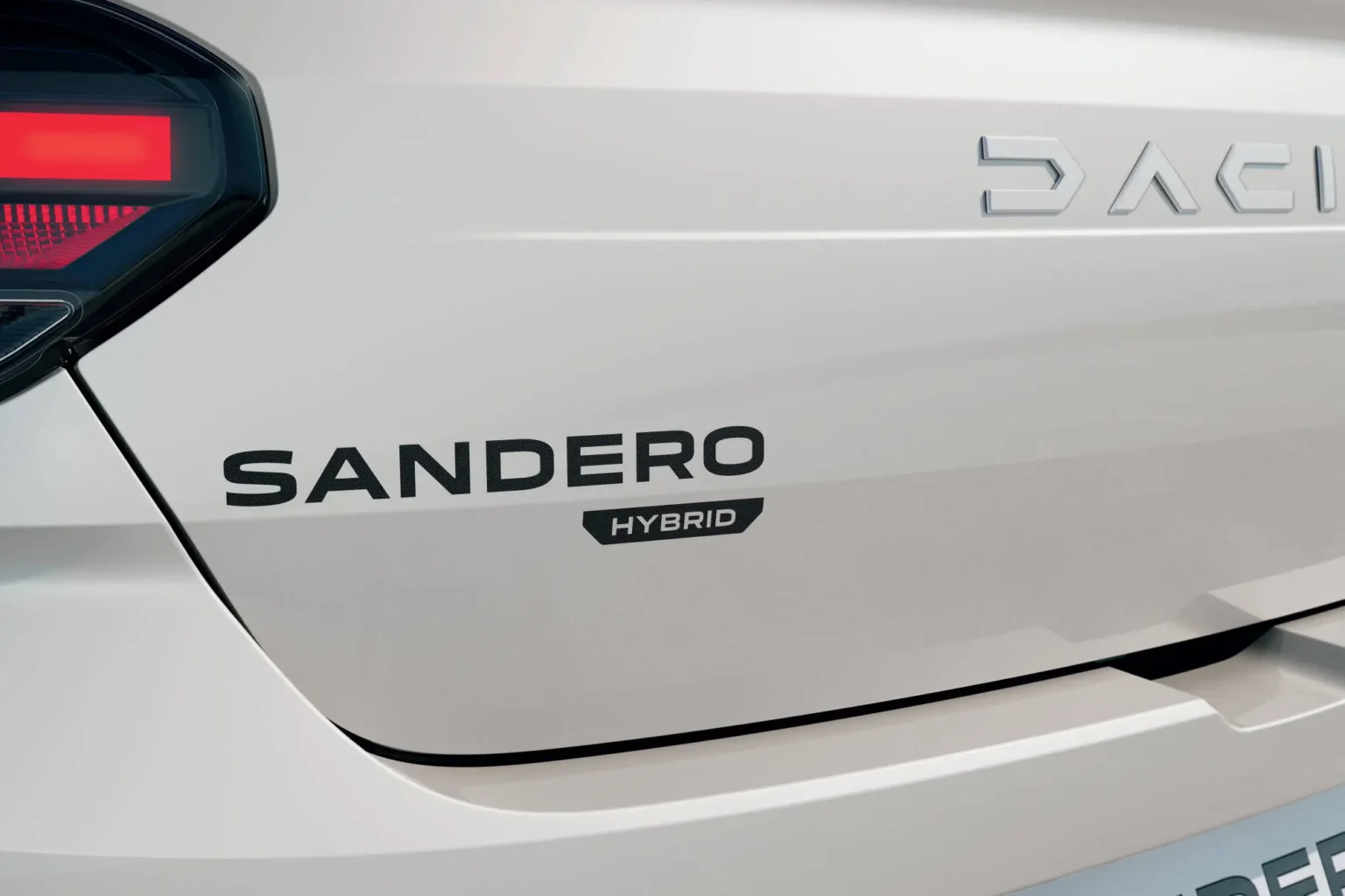 Dacia Sandero Streetway diventa Full Hybrid: 155 CV e l’80% del tempo in elettrico in città