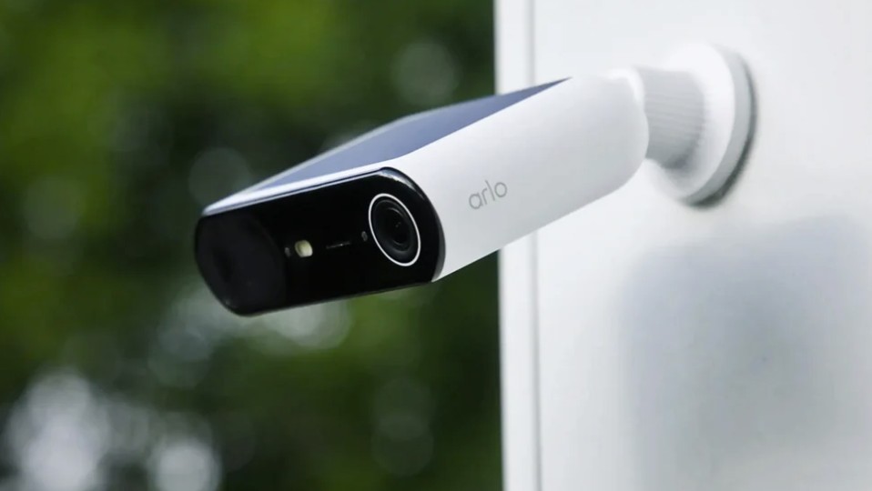 Arlo Essential Solar