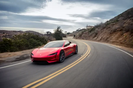 Tesla Roadster, la presentazione slitta al 15 ottobre: c’entra solo il meteo?