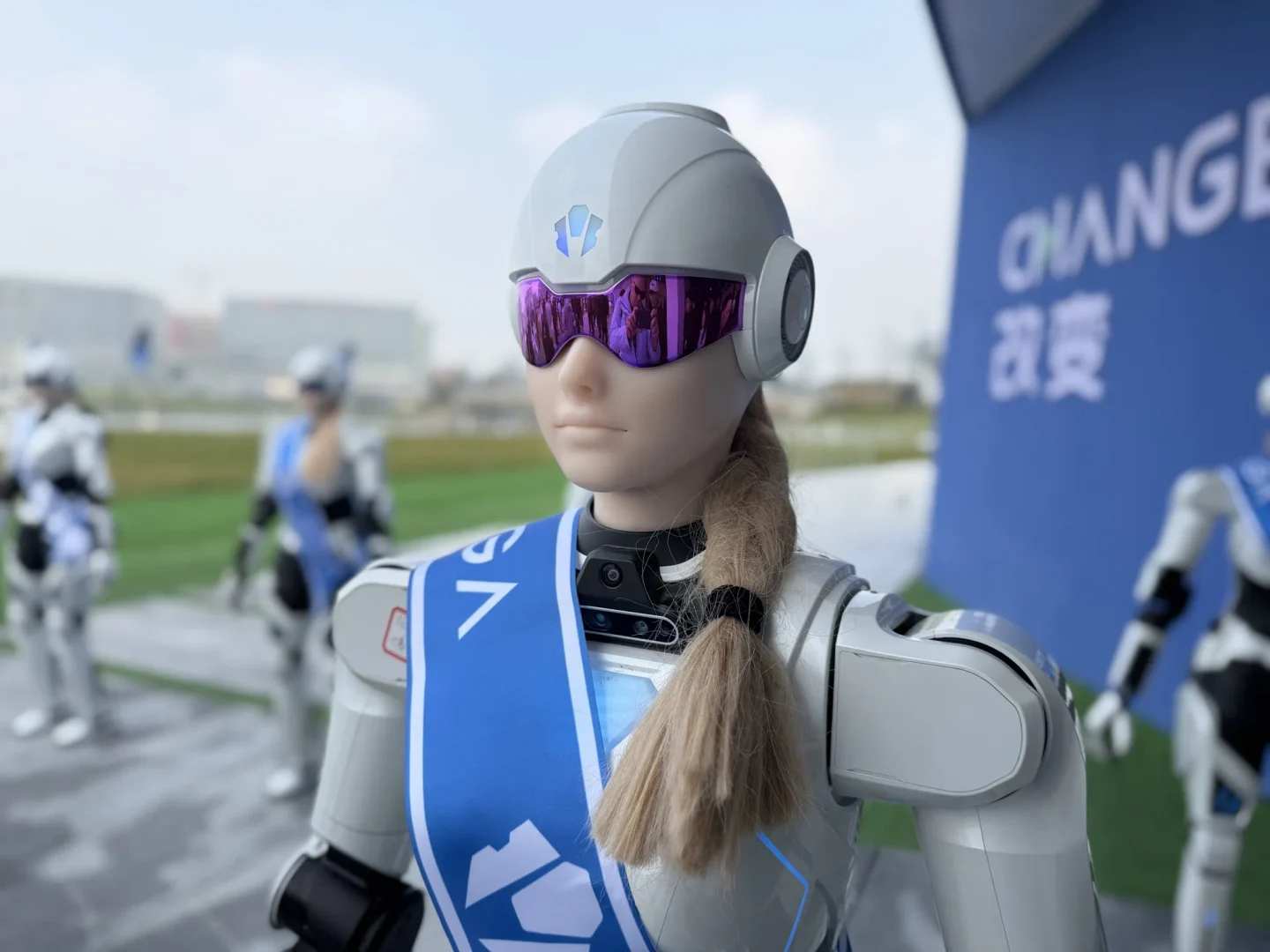 aimoga robot umanoide