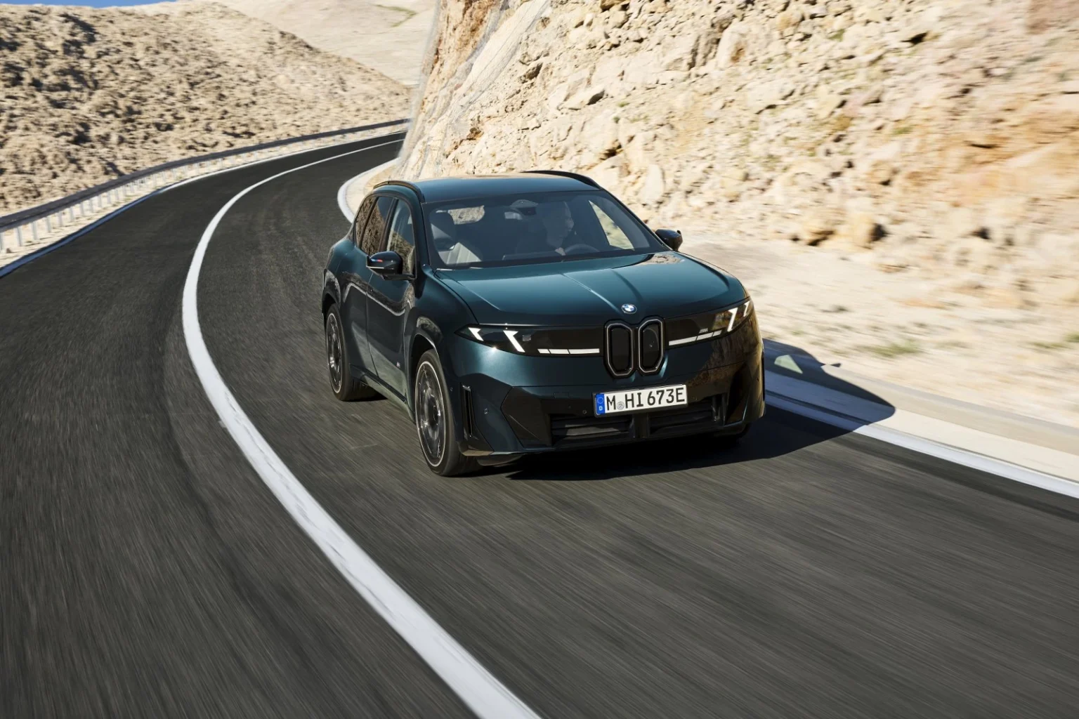 BMW iX3 M60 xDrive: 612 CV e 754 km di autonomia, ordini da gennaio