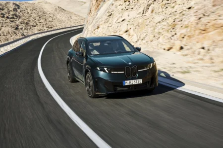 BMW iX3 M60 xDrive: 612 CV e 754 km di autonomia, ordini da gennaio